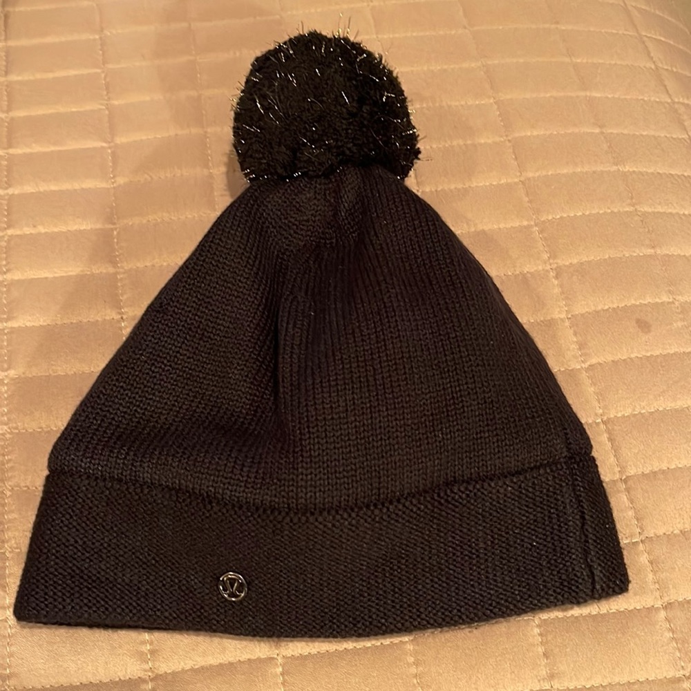 Lululemon Womens knit Pom Pom hat one size